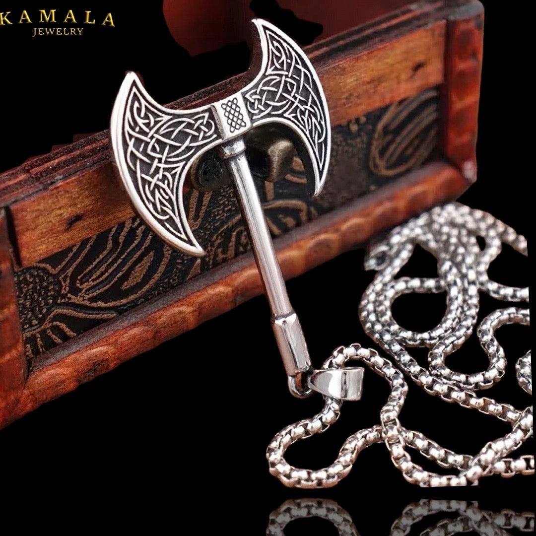 Halskette mit Axt