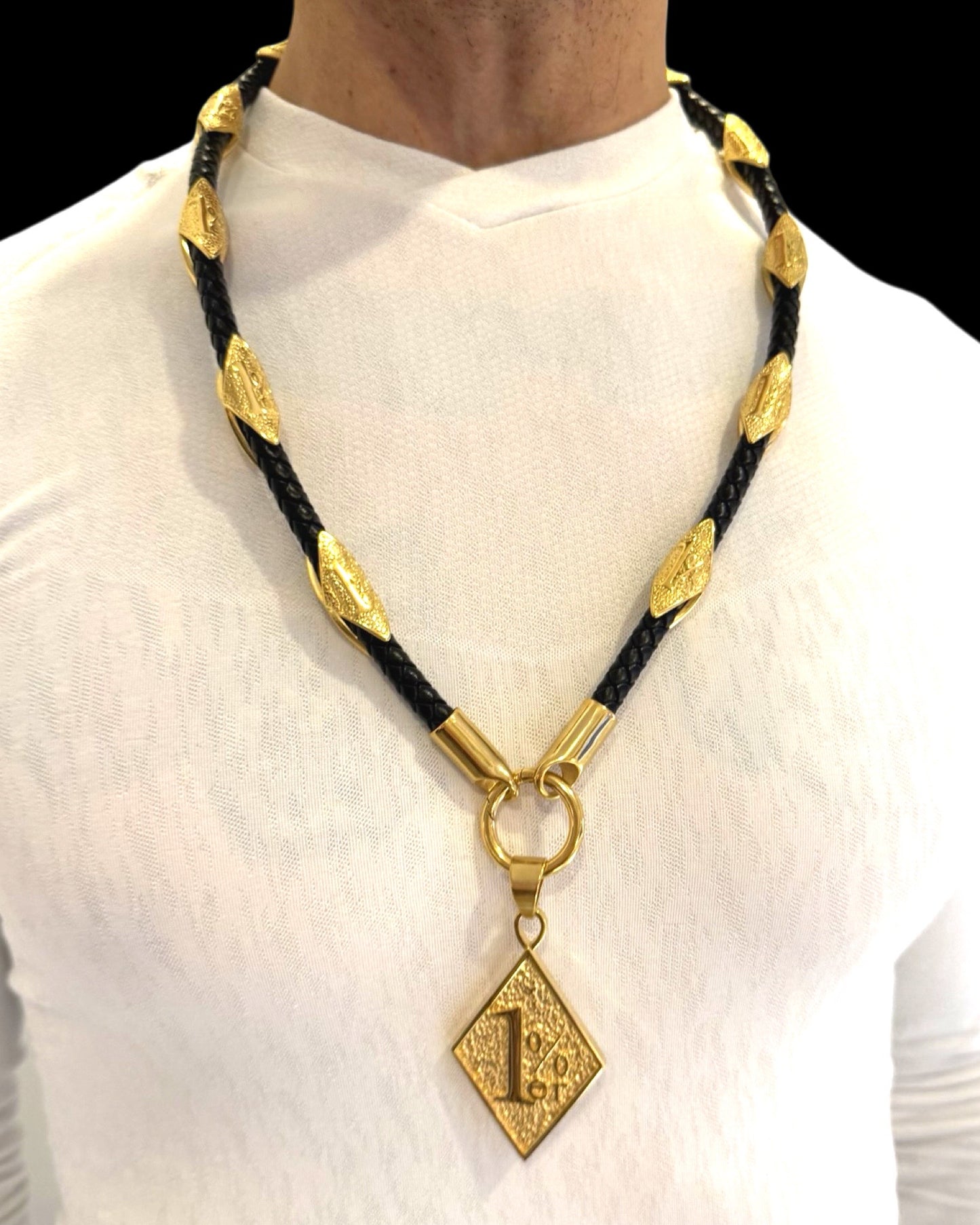 NEU - 1%er Halskette - Schwarzem Leder & Gold - Raute Design