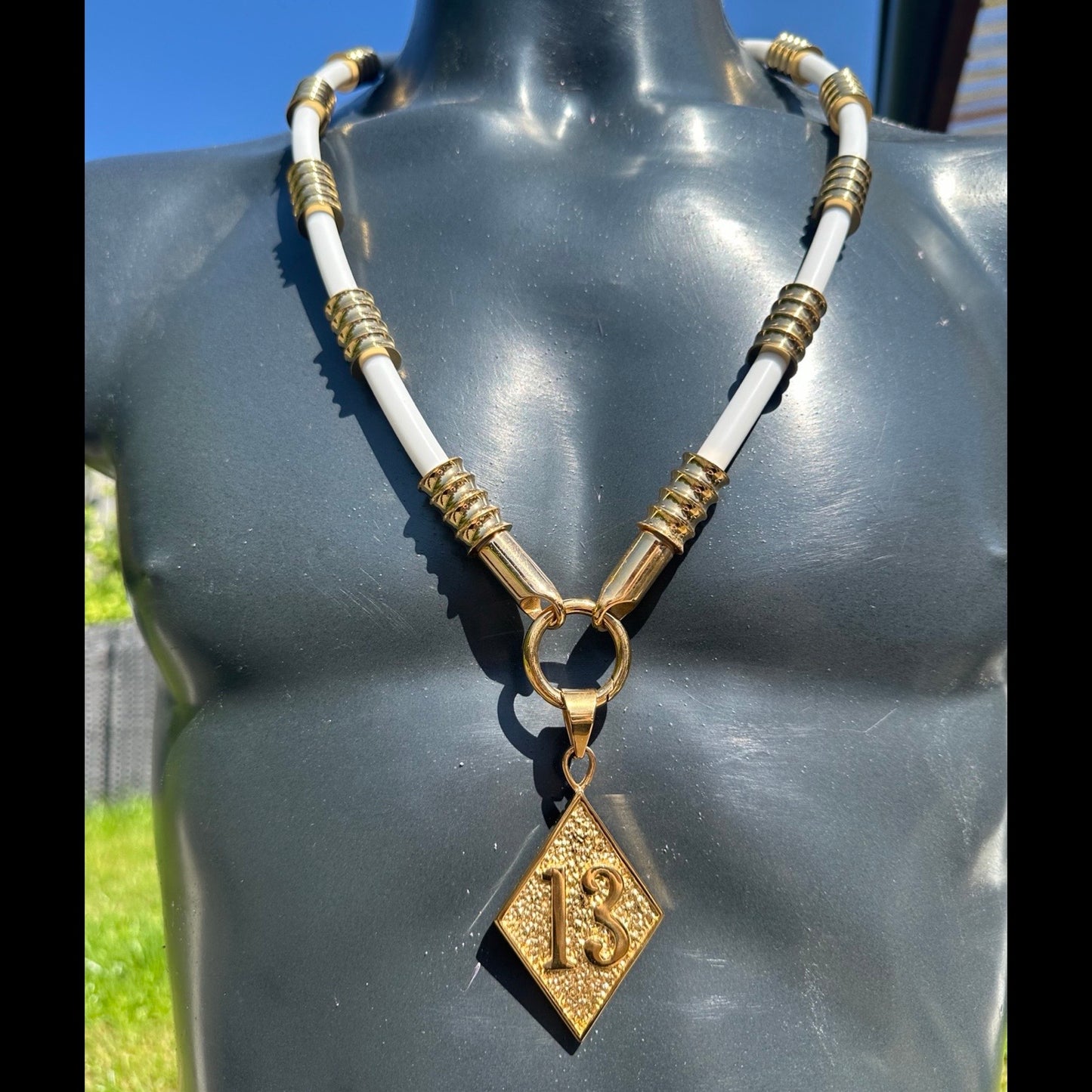 Weisse Kautschuk Halskette - Mit Gold - Corleone