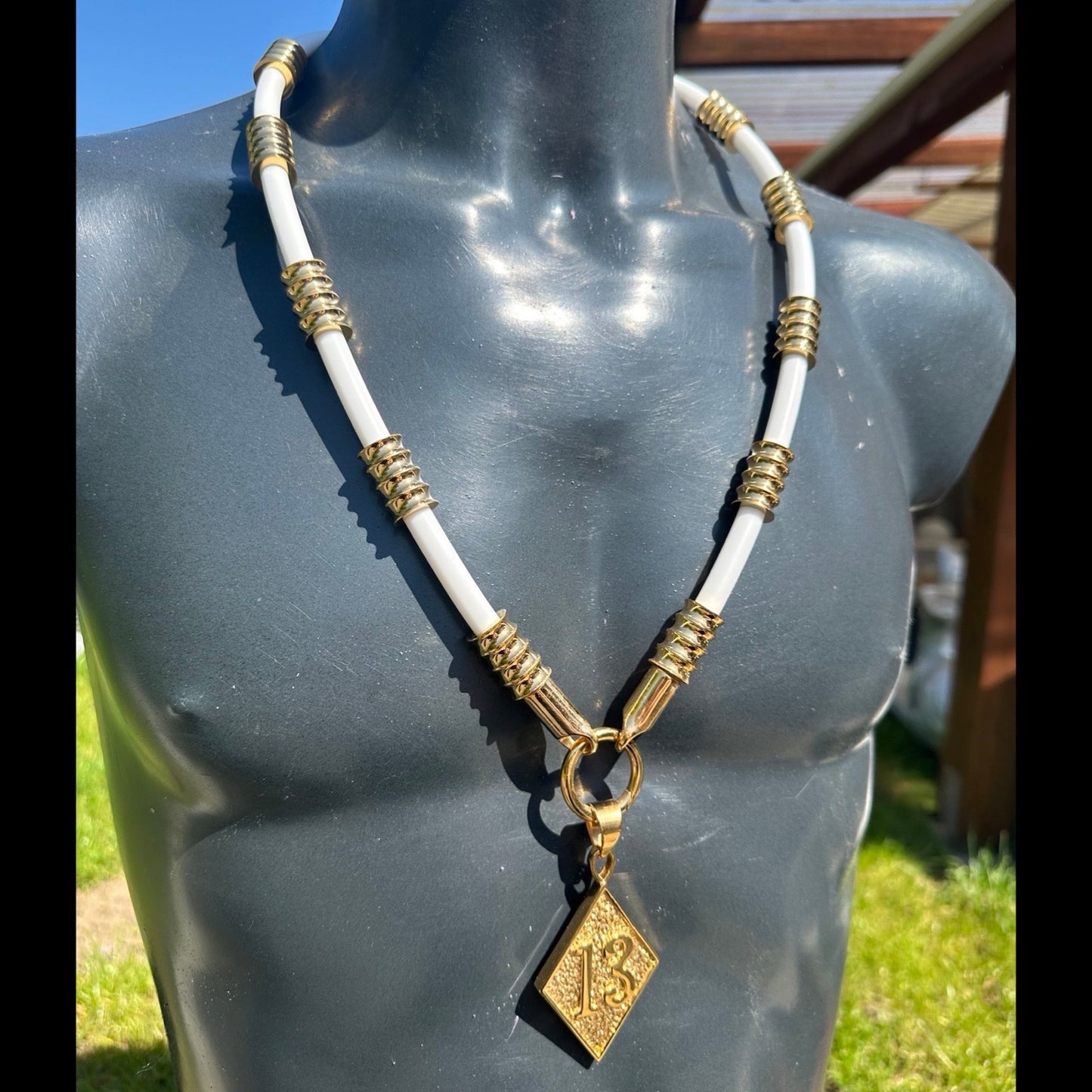 Weisse Kautschuk Halskette - Mit Gold - Corleone