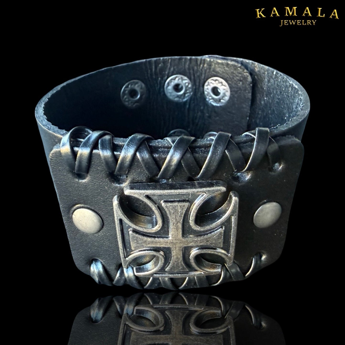 Schwarzes Lederarmband für Herren – Breites Biker-Armband mit Eisernem Kreuz (44 mm)