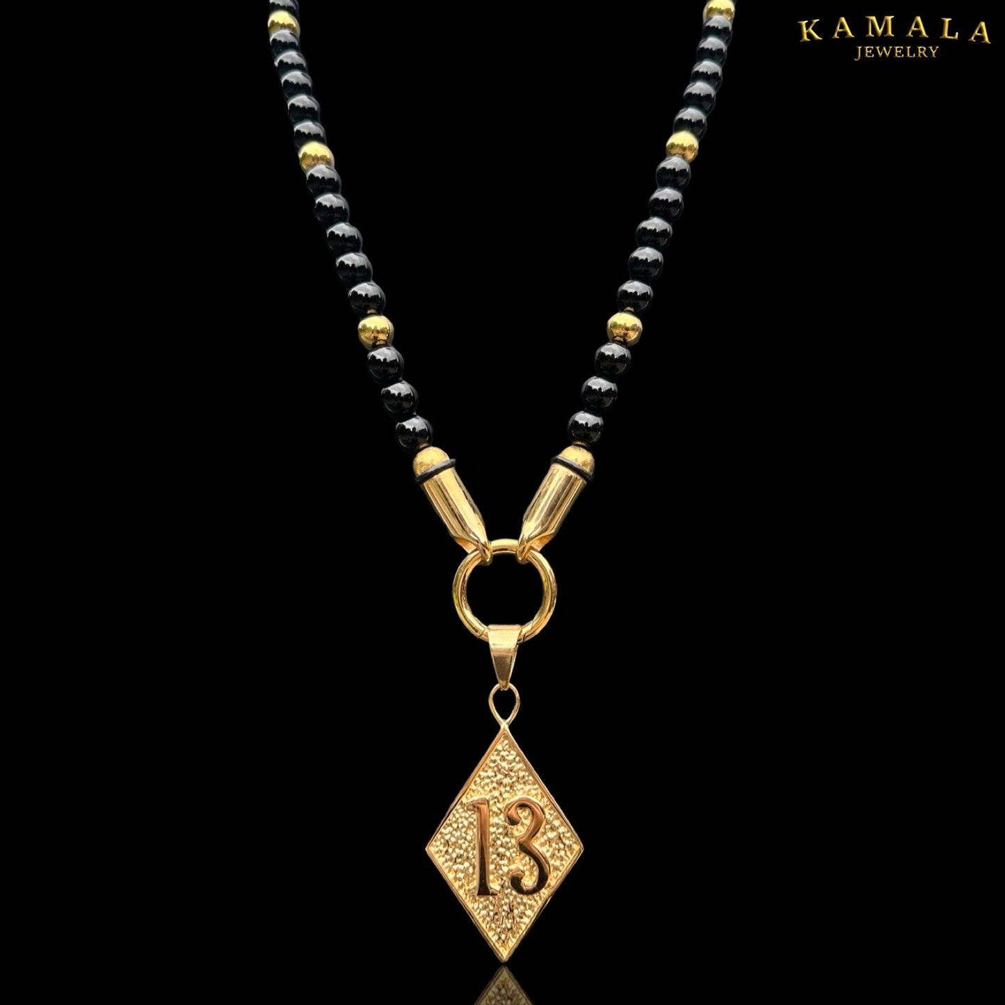 Perlenkette aus Schwarze Steine und Gold