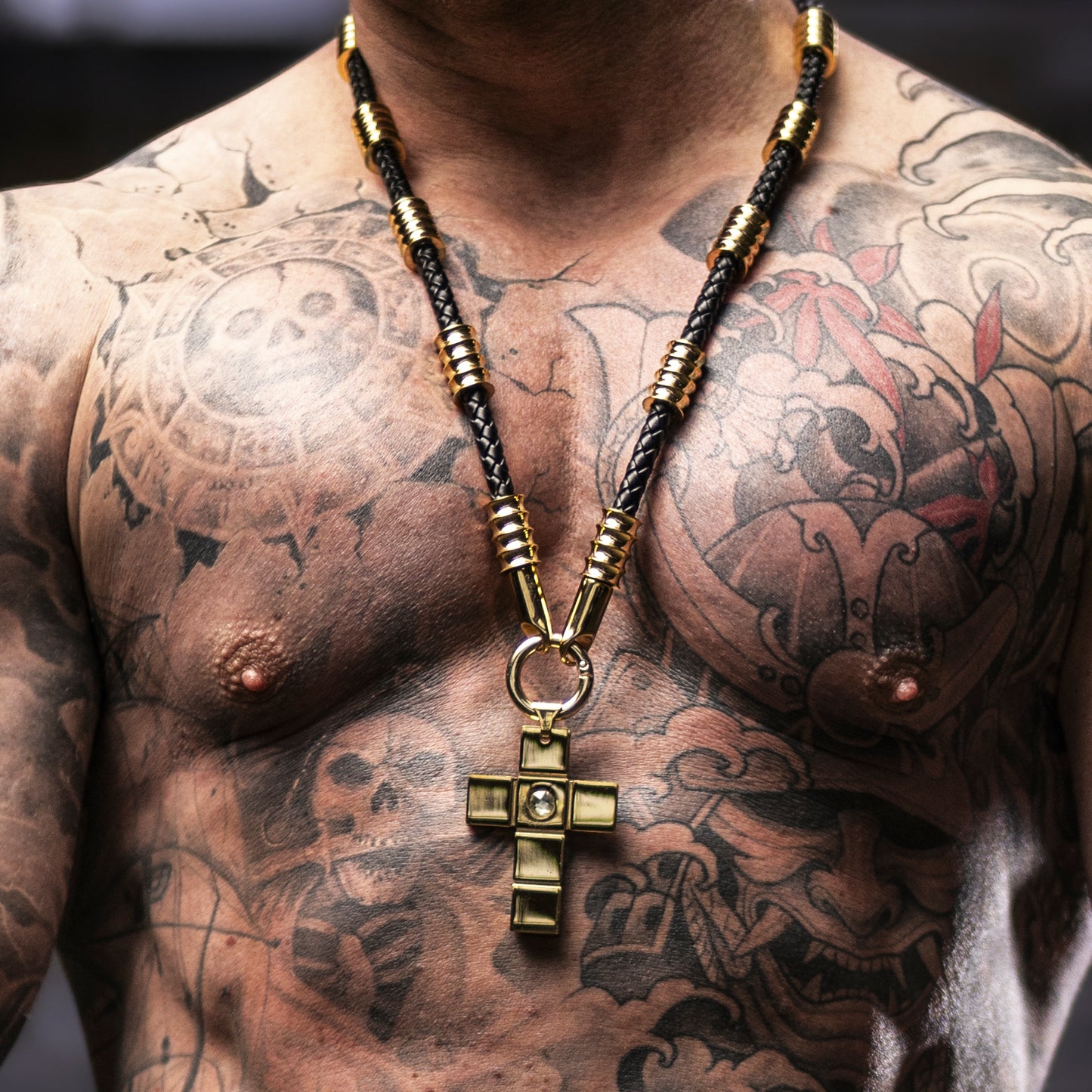 Schwarze Leder Halskette mit Gold - Capone Gold
