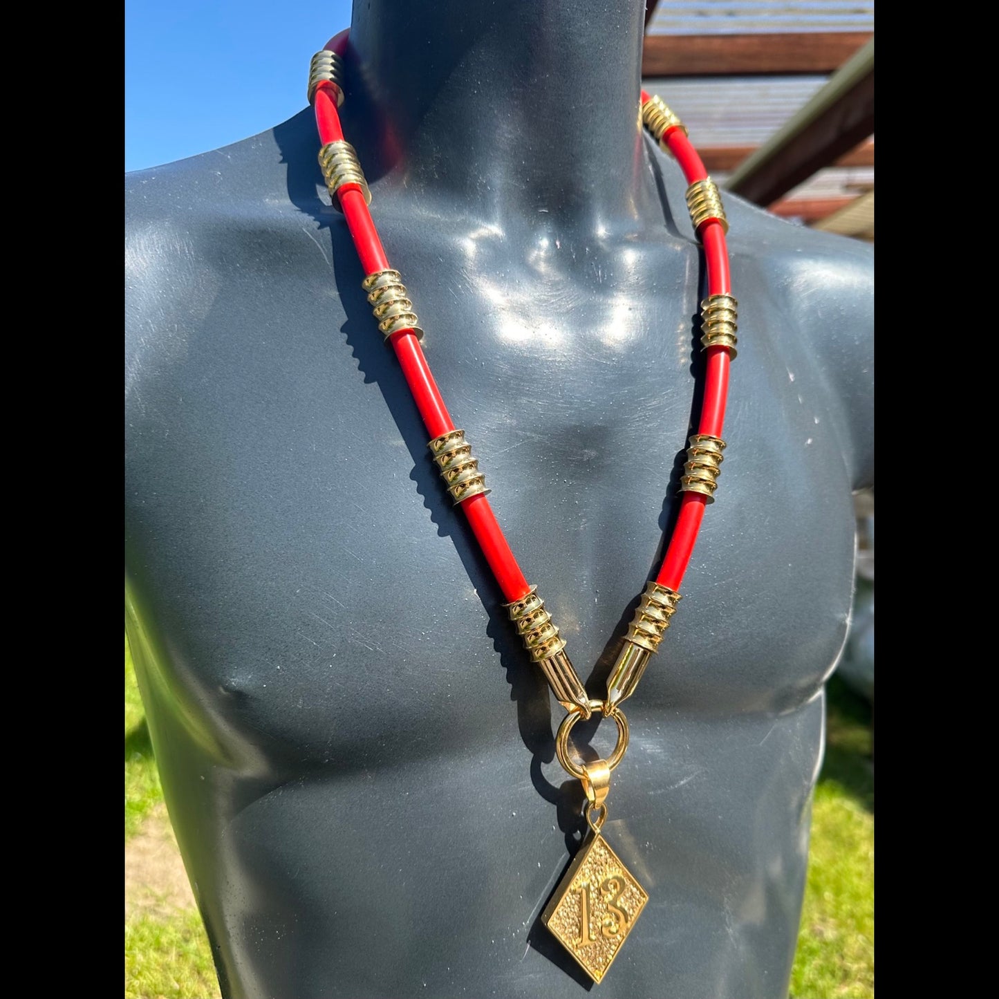 Rote Kautschuk Halskette mit Gold - Corleone