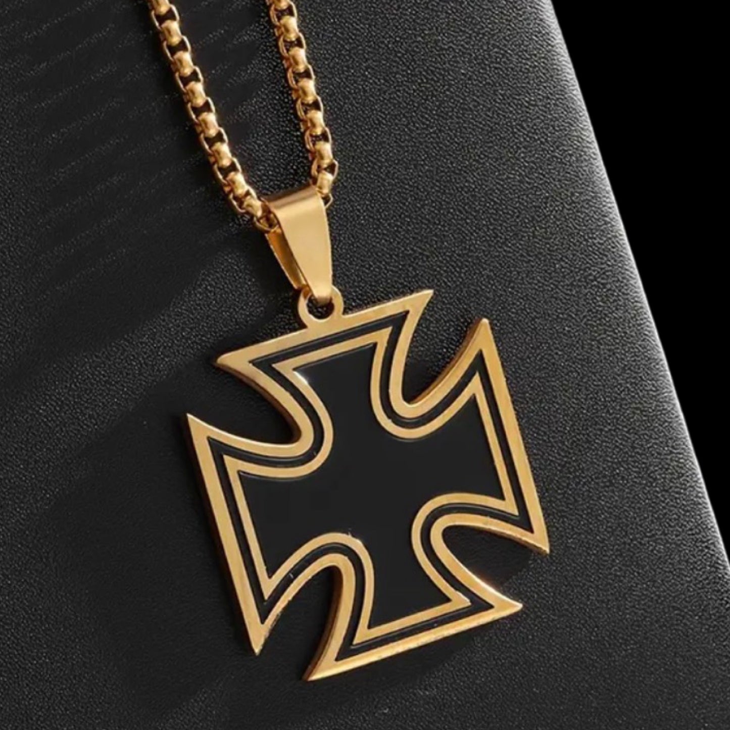 Eisernes Kreuz Halskette - Gold & Schwarz.