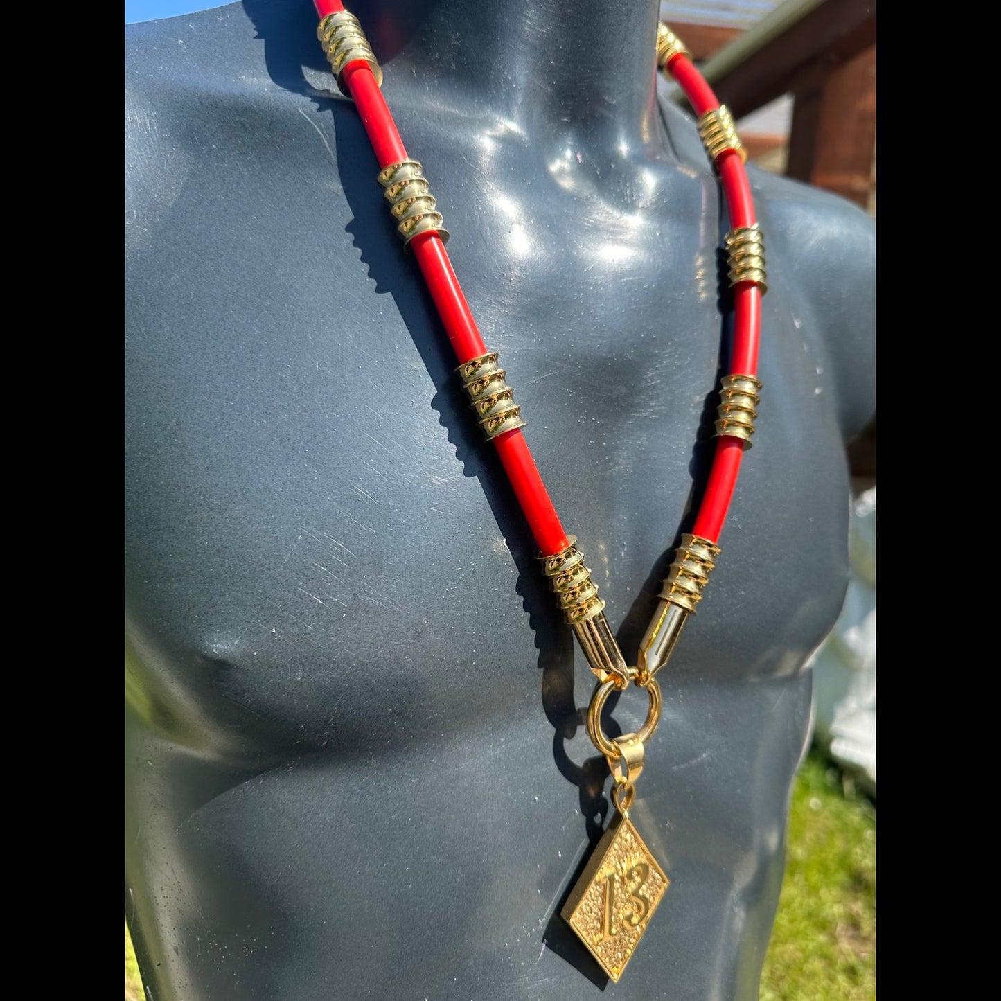 Rote Kautschuk Halskette mit Gold - Corleone