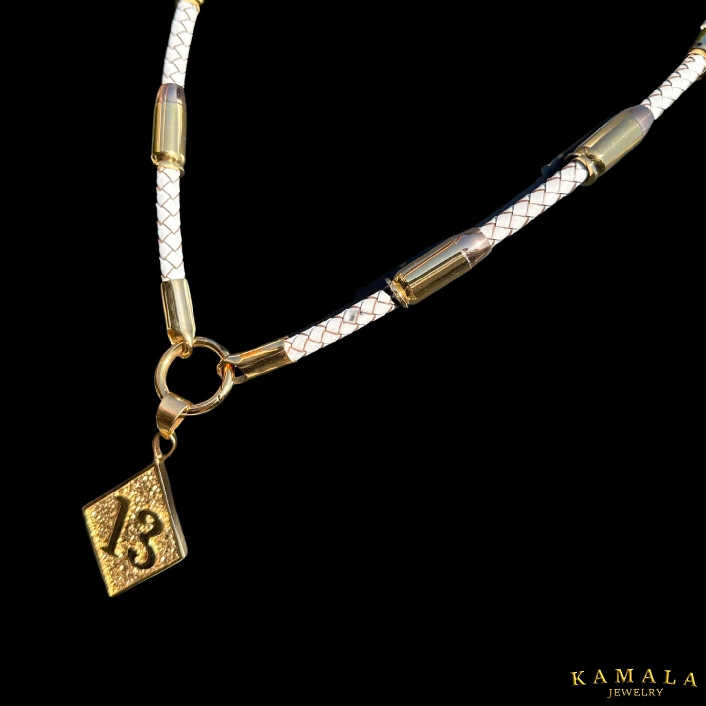 Exklusive Weisse Lederhalskette mit Patronen - Gold & Silber