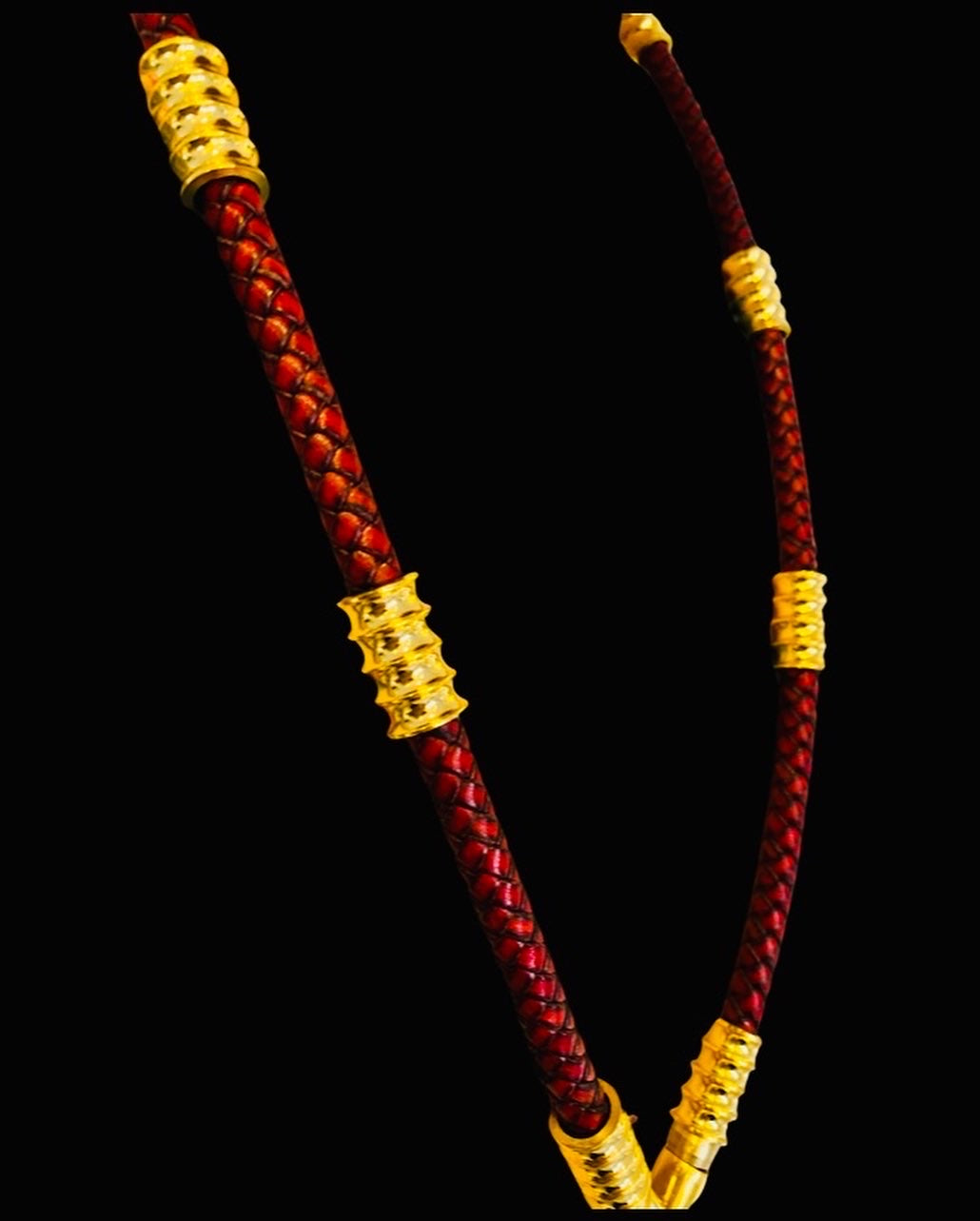 Dunkelrote Leder Rocker Halskette mit Gold - Gotti Gold
