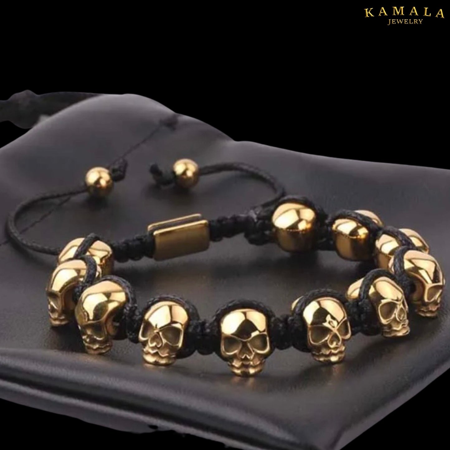 Exklusive Makramee Armband mit Goldene Skulls