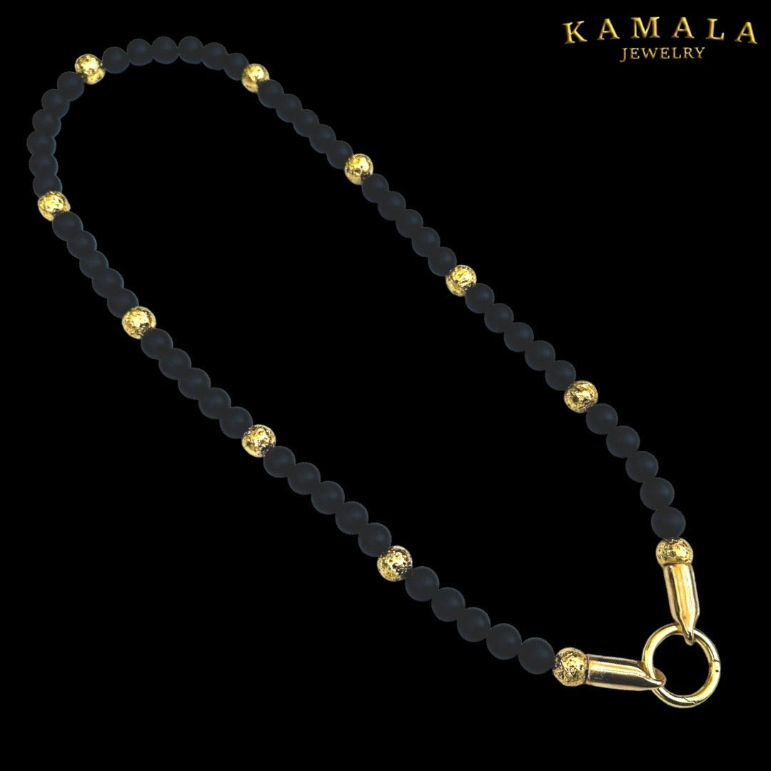 Perlenkette aus Schwarze Steine und Gold