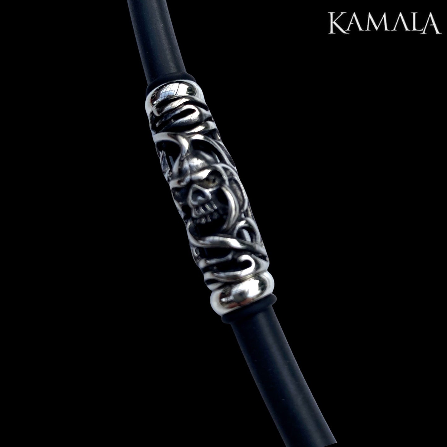 Schwarze Kautschuk Halskette mit Skulls und Schlangen - Edelstahl
