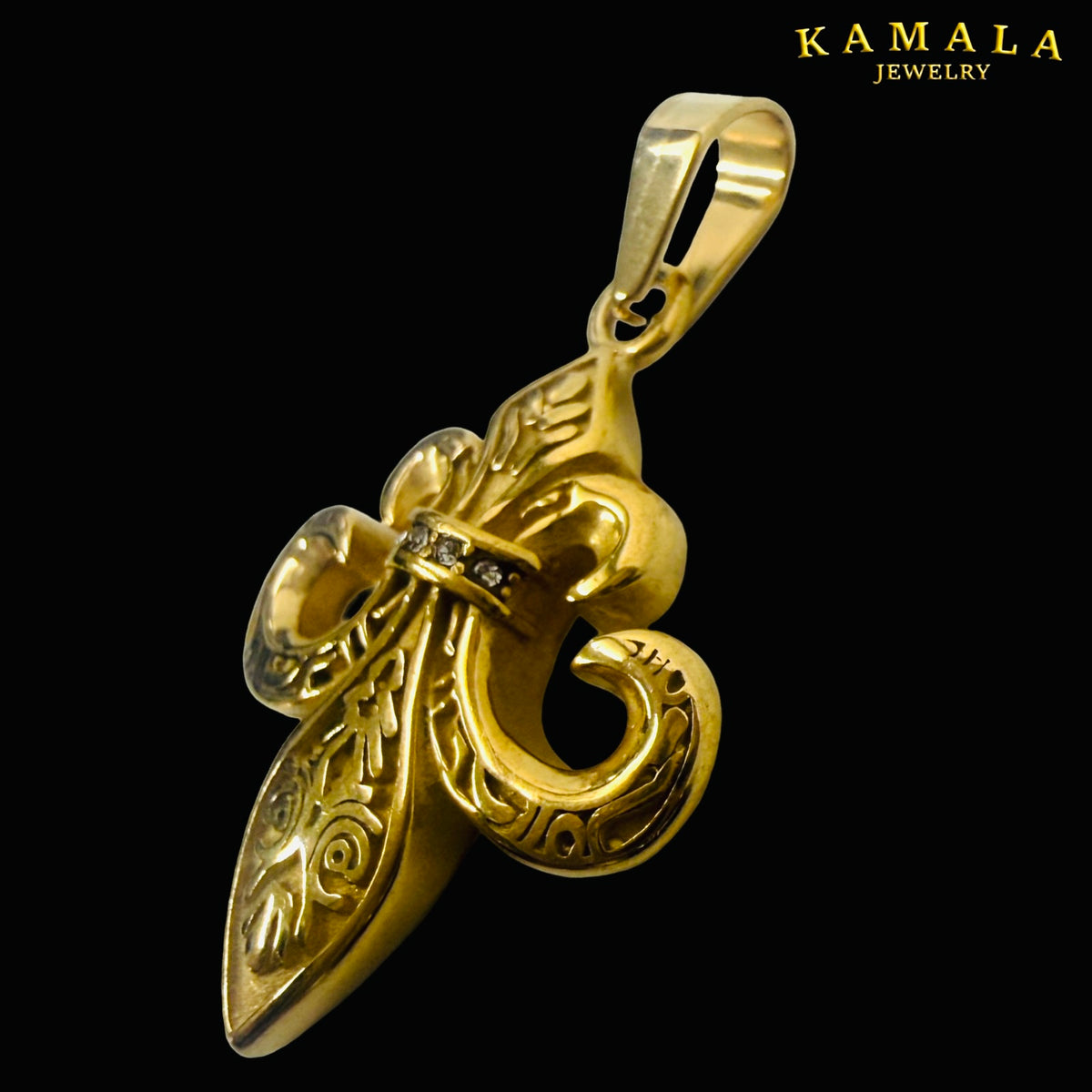 Fleur de Lis Anhänger Gold – Ornament Design & Stones | 4,5 cm