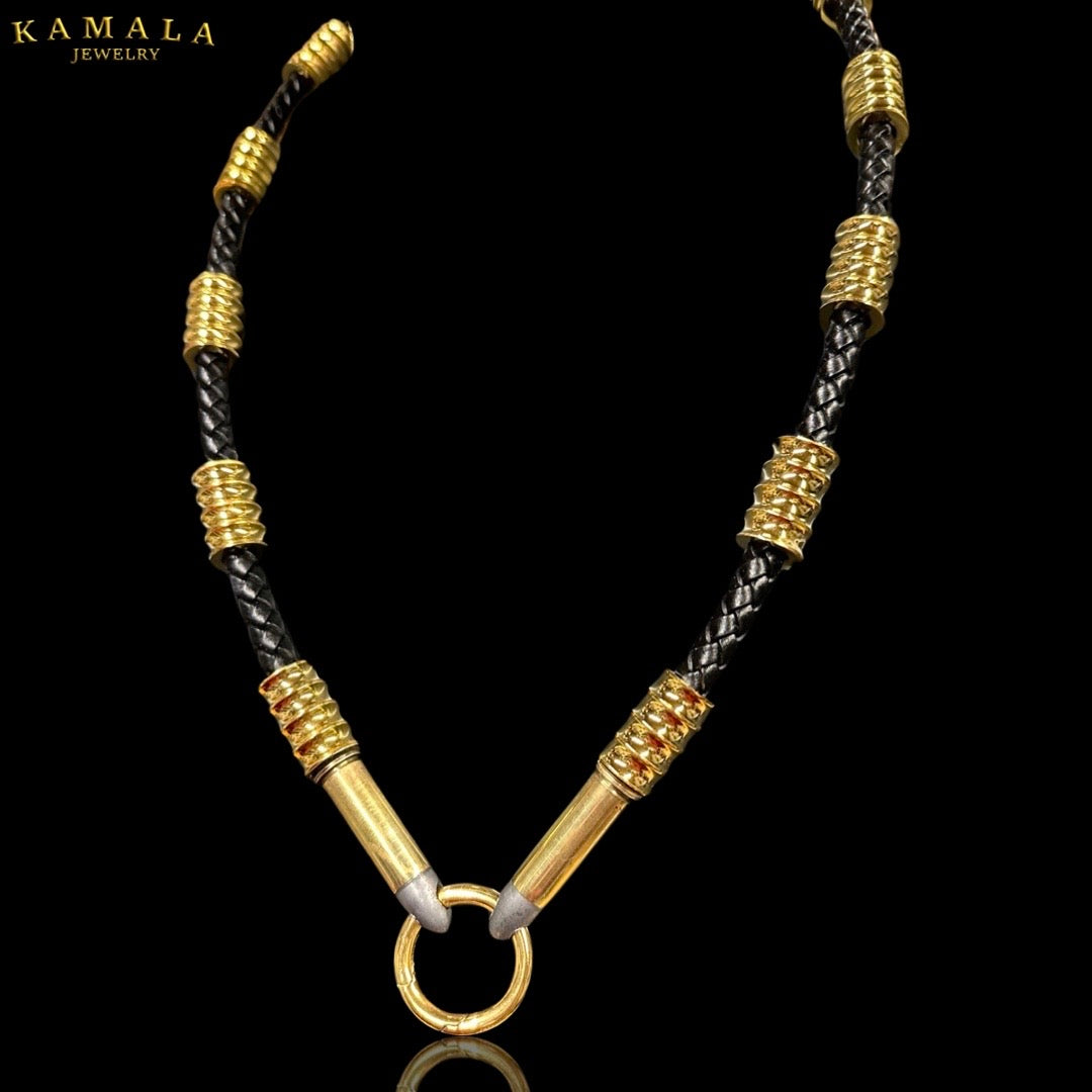 Schwarze Leder Halskette mit Gold & Patronen - El Patrón