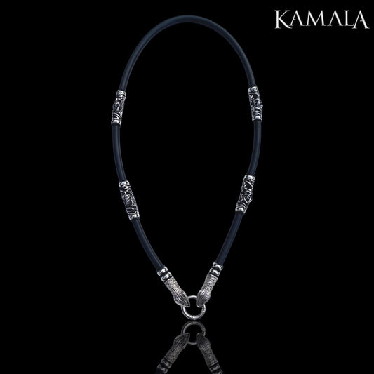 Schwarze Kautschuk Halskette mit Skulls und Schlangen - Edelstahl